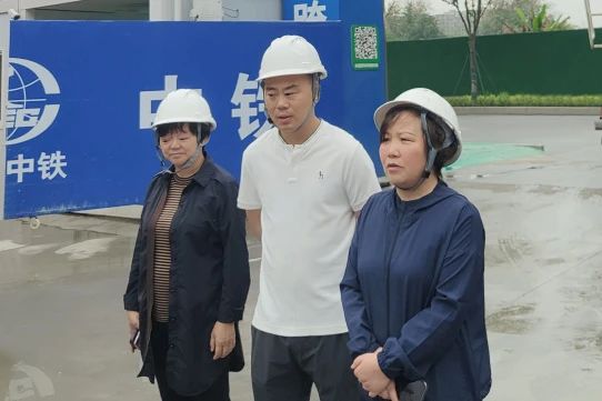 成都市新津區人大常委會副主任楊梅到五津長島小學項目檢查指導工作